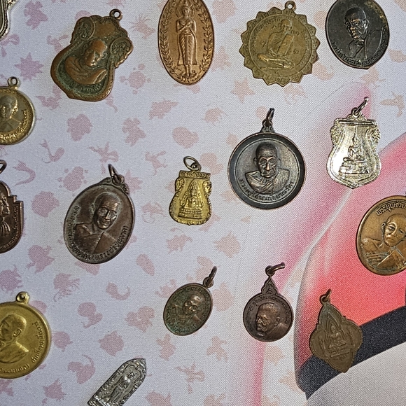 THAI Buddha Amulets, Pendants Indian Arrowheads,Rare , Ancient? - Picture 6 of 14